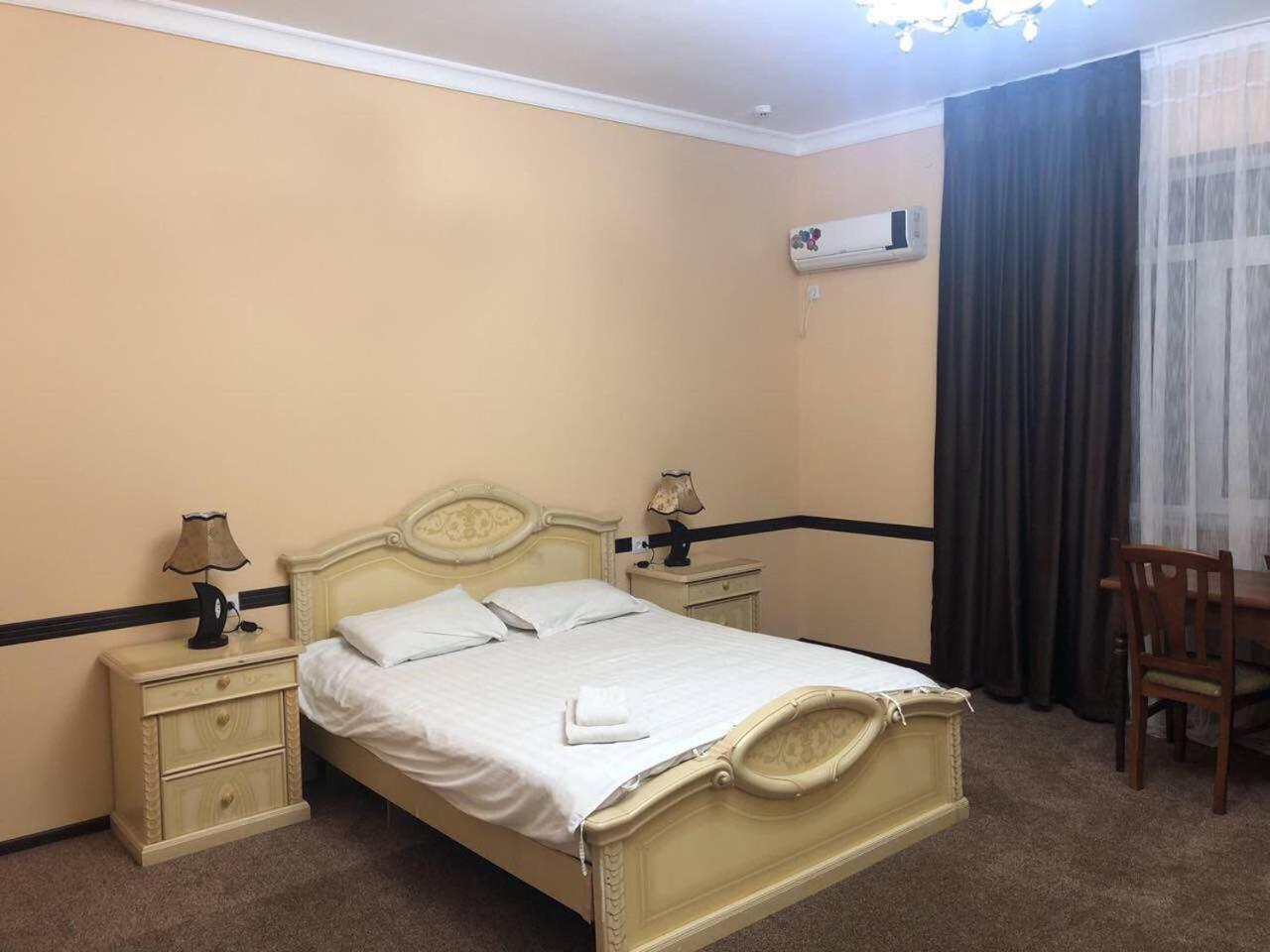 Crown Hotel ทาชเคนต์ ภายนอก รูปภาพ